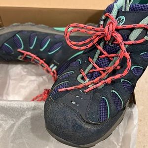 Merrell hiking shoes. Girls size 5 / EU 36 M.